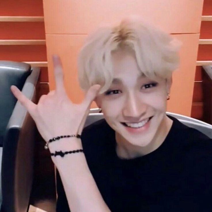 Sunflower_cuerv's tweet photo. Bueno llegamos al 1 de octubre, ya sólo en dos días este bello ser cumple años y realmente debía hacer está carta para él. Soy muy feliz de que Bang Chan haya llegado a mi vida 🥺🖤
#DearBangChan #BangChansWeek @Stray_Kids https://t.co/WAc1MoA1tT
