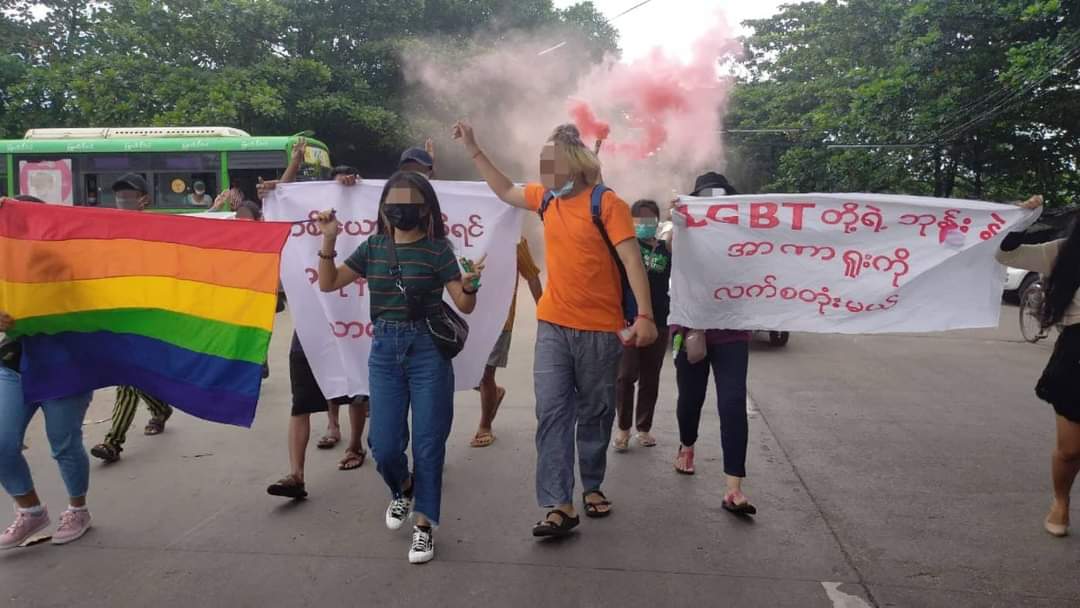 NantEiThandar's tweet photo. Youths from the Thaketa &amp; Sanchaung main strike group marched peacefully on the road against the military dictatorship in #Thaketa Tsp and LGBT people also joined the strike, chanting slogans such as "We're gay but we're not afraid".
#Oct1Coup 
#WhatsHappeningInMyanmar https://t.co/UWx9koO8dt
