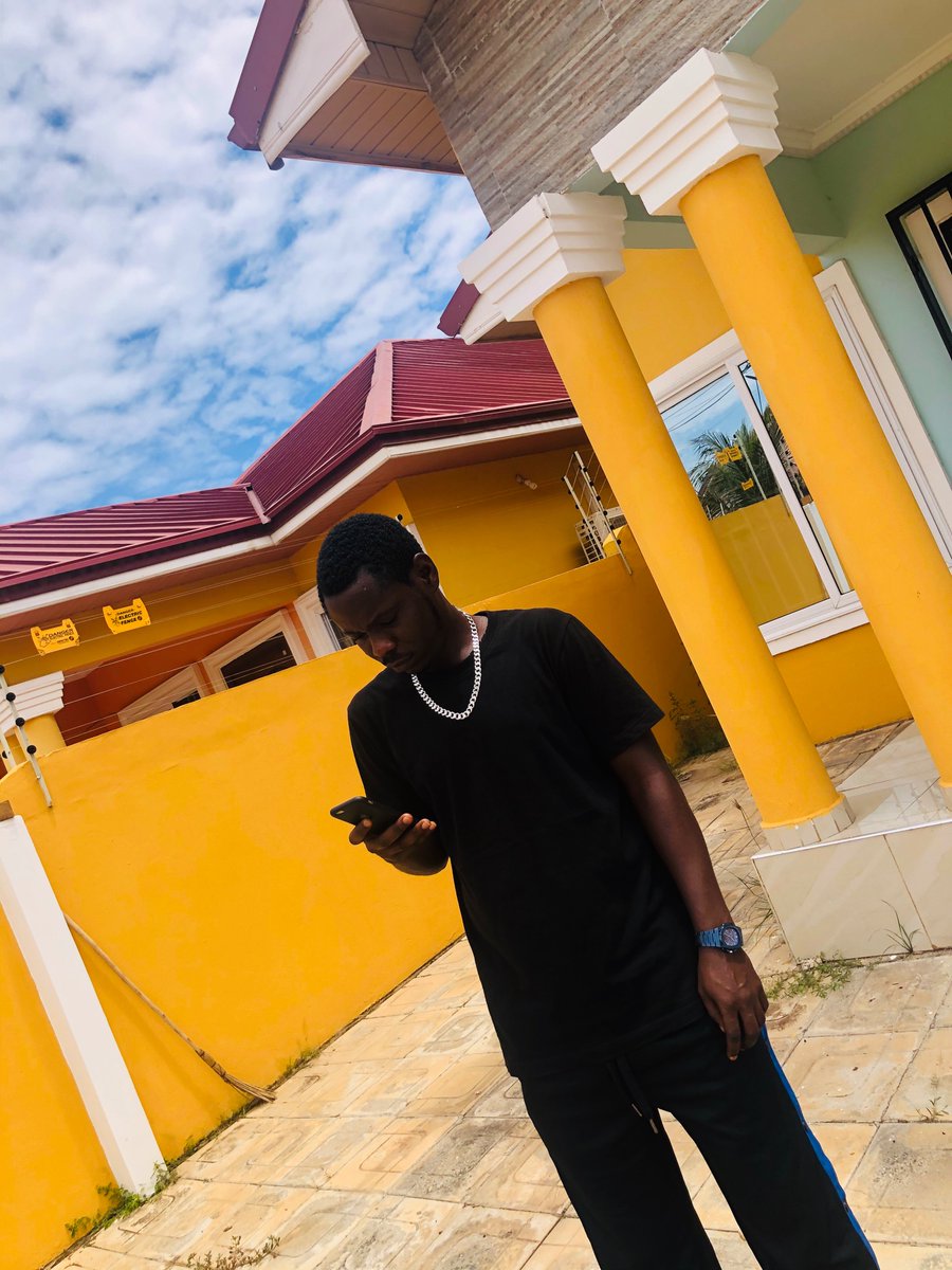 iamLuis_Figo's tweet photo. I Don’t Have That Type Of Riches, My Riches Is Life Forever 🙏🏾 #GloryGOD #EnvyNot https://t.co/aiZH08GFUP