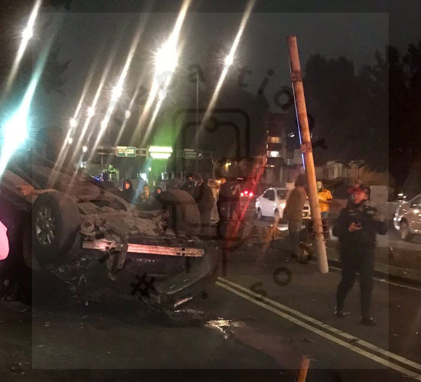 repartidorr's tweet photo. Servicios de emergencia atienden volcadura sobre Av. Canal de Miramontes, dirección al sur, y Av. Carreta, colonia Narciso Mendoza, Tlalpan.

Info: #JorgeBecerril https://t.co/cks1NWjhWZ