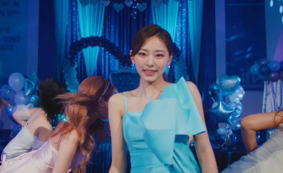 avtzuyu's tweet photo. prom queen chou tzuyu
#TheFeels https://t.co/PTsZw30uFk