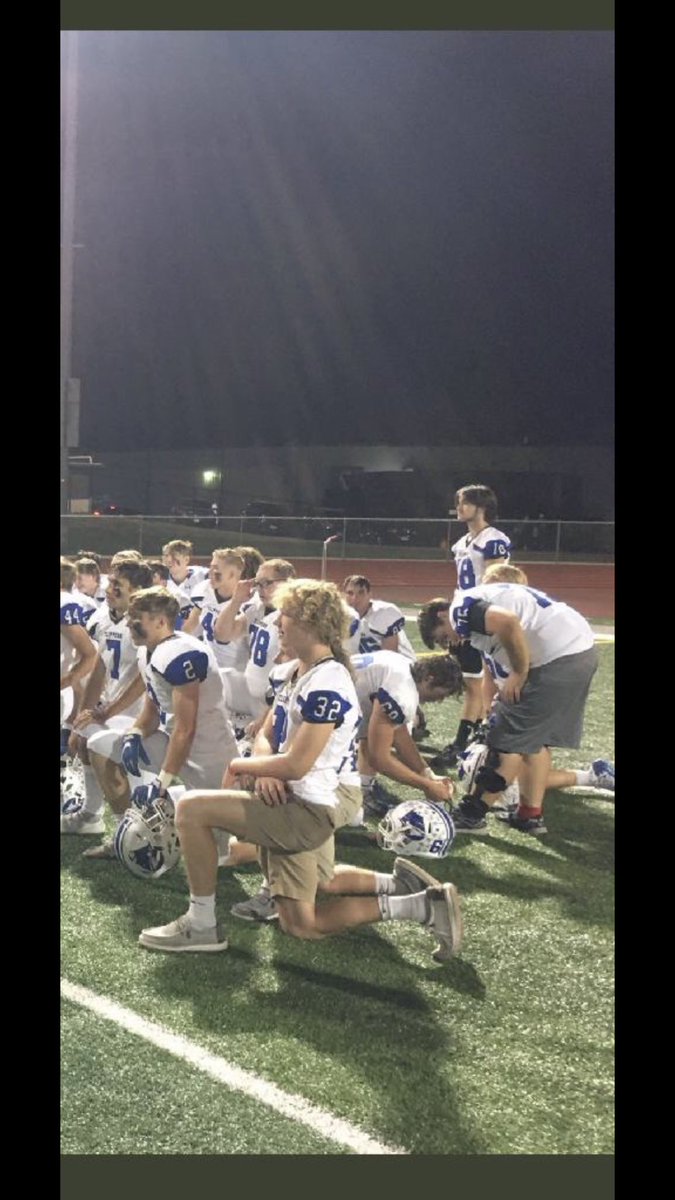 MrTrosky's tweet photo. Want to know what this crew is about…look right here! Starting OL/DL tying shoe of teammate in knee brace after playing an entire game! That’s AWESOME! https://t.co/B4Nbazdrrm