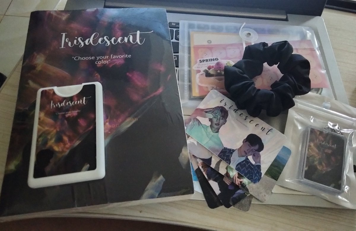 hobinyaaku's tweet photo. Syudaaaaa sampaiiii cepaat syekaliii aaakkk gemeeesss makasiii banyak akaaaak 🥺🥺🥺🥺🥺😭😭😭 iihhhhh akuu cintaa bgt lah sama bukuu .. pacar baru nambaaah asiikkkk https://t.co/mpZ6dEGU3n