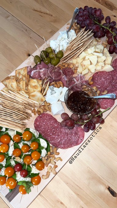 This was absolutely divine 🤌🏽✨ #food #charcuterie #foodie https://t.co/0wLesBoKqP<a href="/tag/food"class="tags">#food</a><a href="/tag/charcuterie"class="tags">#charcuterie</a><a href="/tag/foodie"class="tags"><span>#foodie</span></a>