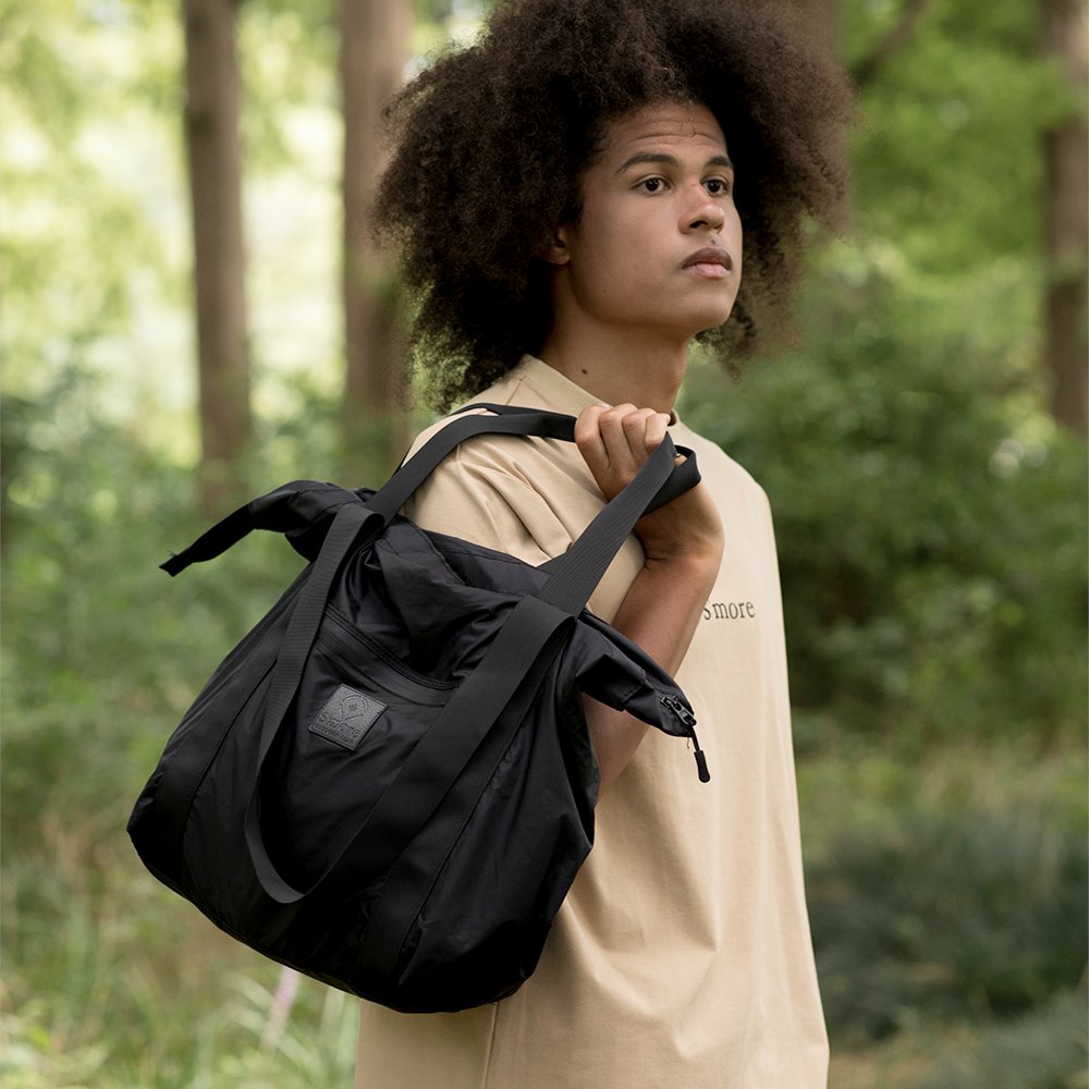 S More スモア 商品名 Nylon Tote Bag 価格 2790円 税入 材質 ナイロン サイズ 幅53 3 高さ37 マチ15 持ち手47 ショルダー部分66 重量 約300g Made In China Camp キャンプ キャンプギア Smore スモア アウトドア Outdoor T