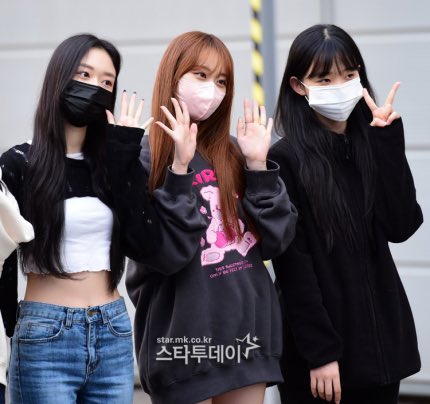 for_kimdoah's tweet photo. Doah, Ririka &amp; Hyewon

#DOAH #도아 #김도아 #FANATICS #파나틱스 https://t.co/avzviSXKlT