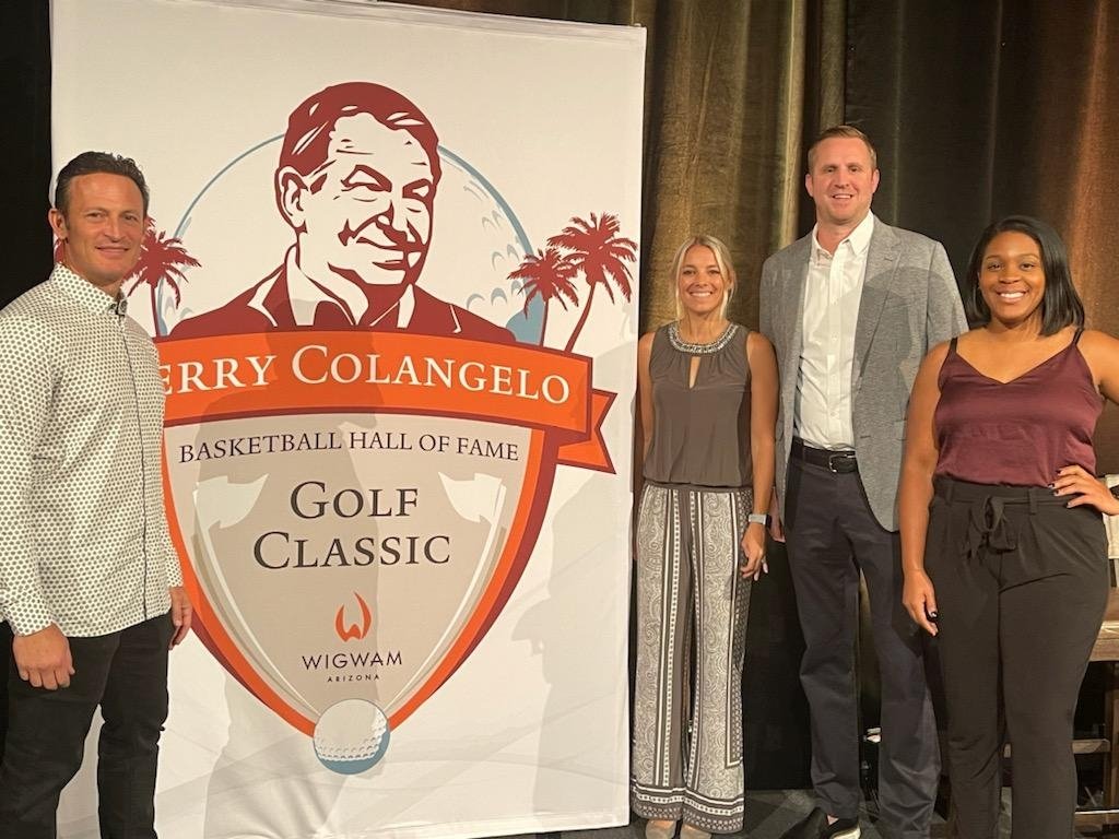 MollyMiller33's tweet photo. Great evening at The Jerry Colangelo Basketball Hall of Fame event with the staff. Fun talking defense with 'The Glove' (one of the best PG defenders of all time) @GaryPayton. Best of luck this year coach! Will definitely keep up with the team! https://t.co/hDwb1VMWlm