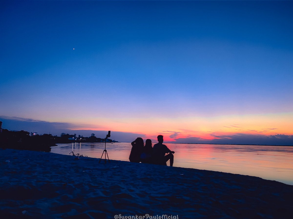 knightwing008's tweet photo. Watch more sunsets than netflix😁
#shotonrealmext 
@realmecareIN @realmeIndia @MadhavSheth1 https://t.co/gWCrC51A4z