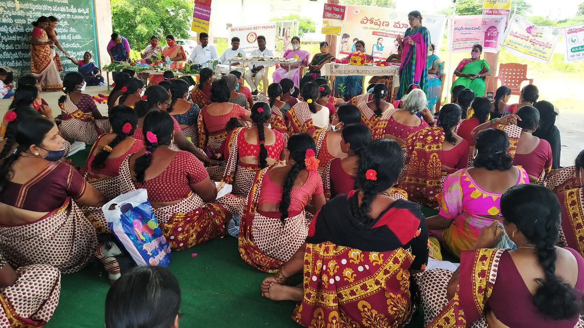 ICDS_Devarkonda's tweet photo. #PoshanMaah2021
#ICDSDevarakondaProjectNLG
DVK ప్రాజెక్ట్ పరిధిలోని డిండిమండల కేంద్ర మార్కెట్టుయార్డులో పోషణమాసంలో భాగంగా సామూహిక సీమంతాలు,అన్నప్రసాన్న,అక్షరాభ్యాసం కార్యక్రమంలో ప్రాజెక్ట్ అధికారులు ప్రజాప్రతినిధులు అంగన్వాడీ టీచర్లు పాల్గొని పోషణమాసోత్సవాల ముగింపు ఘనంగా జరిపారు https://t.co/wXckzNOcJ6