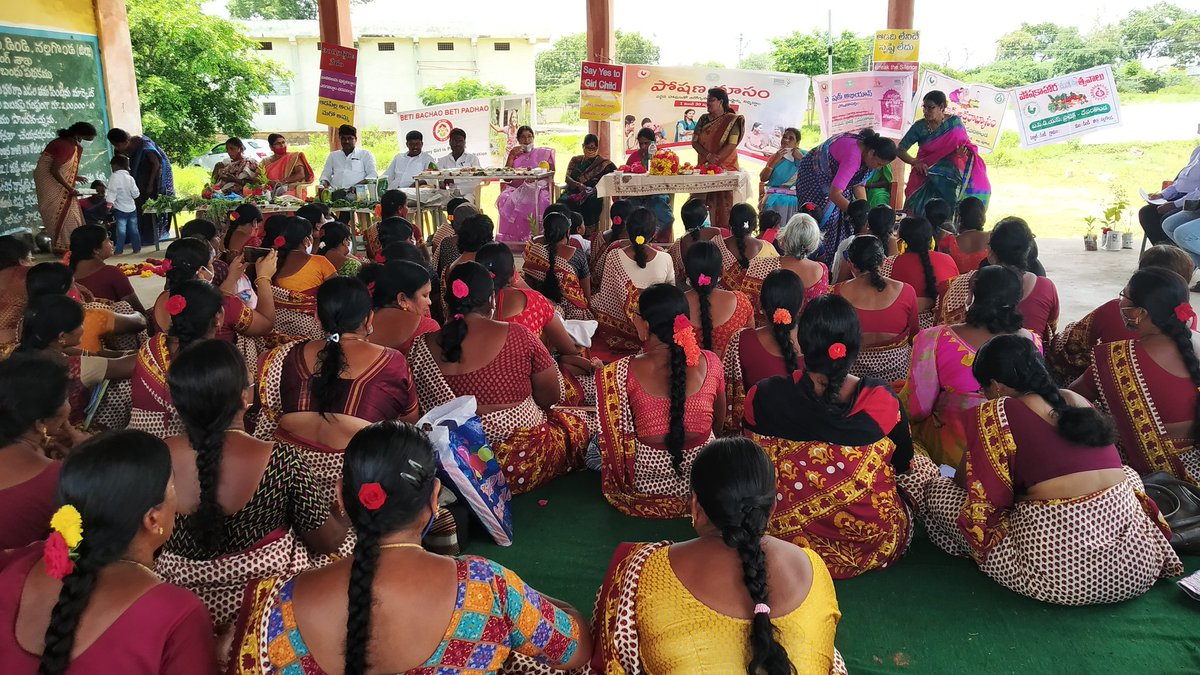 ICDS_Devarkonda's tweet photo. #PoshanMaah2021
#ICDSDevarakondaProjectNLG
DVK ప్రాజెక్ట్ పరిధిలోని డిండిమండల కేంద్ర మార్కెట్టుయార్డులో పోషణమాసంలో భాగంగా సామూహిక సీమంతాలు,అన్నప్రసాన్న,అక్షరాభ్యాసం కార్యక్రమంలో ప్రాజెక్ట్ అధికారులు ప్రజాప్రతినిధులు అంగన్వాడీ టీచర్లు పాల్గొని పోషణమాసోత్సవాల ముగింపు ఘనంగా జరిపారు https://t.co/wXckzNOcJ6