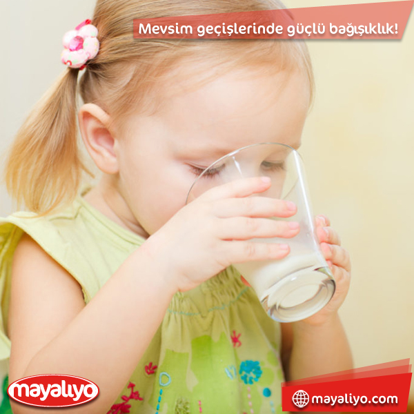 Uzmanlara göre hastalıkların arttığı mevsim geçişlerinde dengeli beslenmeyle çocuğun ihtiyaç duyduğu vitamin ve mineraller tam olarak karşılanabilir. Bağışıklığı destekleyen yoğurt ve kefir gibi gıdalar bu tip beslenme için idealdir. #çocuk #beslenme #yoğurt #kefir #mayalıyo