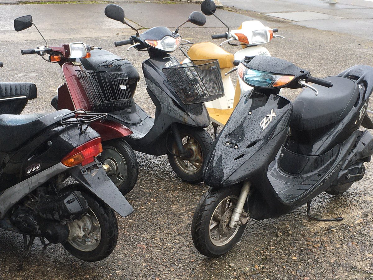 junkbox178's tweet photo. 先日のオークションで持ち帰れなかったスクーター達です🛵
さて、この中で走れるようになる車両は何台あるんでしょうかね〜
#AB07 #AF14 #AF27 #AF35 #AF57 https://t.co/eecSHqQEey