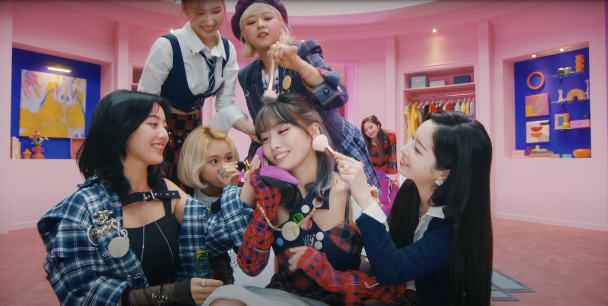 WORLDMUSICAWARD's tweet photo. #TWICE's new MV for their 1st English single #TheFeels has surpassed 2 MILLION VIEWS in just 52 Minutes, their fastest MV to do so! 💪🎥💥2️⃣Ⓜ️🔥👑👑👑👑👑👑👑👑👑💗
🎥: https://t.co/XklDNeBiSl https://t.co/2cVE9kspDo