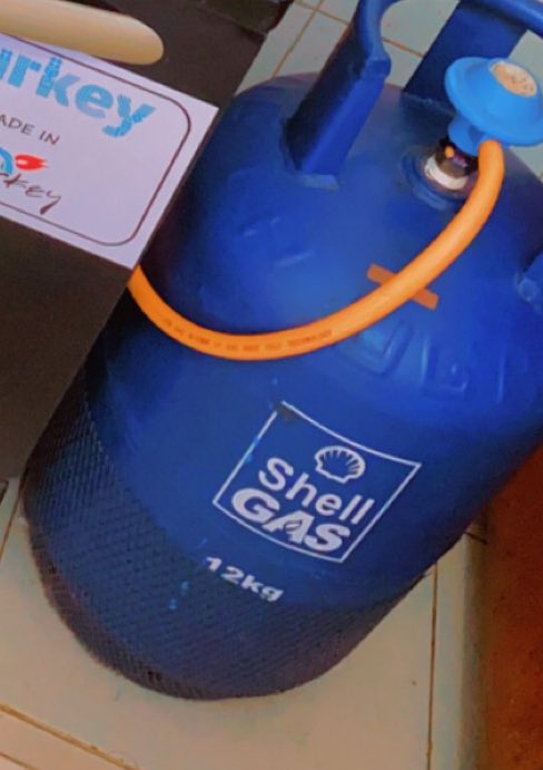 Atuhairecarol10's tweet photo. Shell Gas is undoubtedly cleaner and safe, but I rather go through the hustle of lighting my charcoal stove to eat my yellow mushy matooke..", she said.
#ShellGasSafety https://t.co/a23xbTrRwt