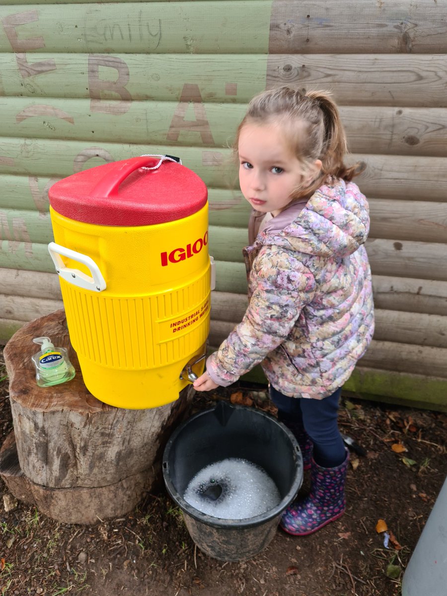 DrakiesELCC's tweet photo. It was a bit chillier today so beans on toast cooked over the fire warmed us up! @DrakiesPS https://t.co/OFonZAWKFY