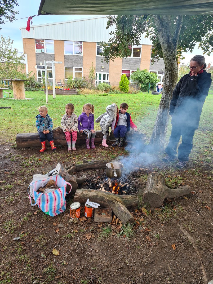 DrakiesELCC's tweet photo. It was a bit chillier today so beans on toast cooked over the fire warmed us up! @DrakiesPS https://t.co/OFonZAWKFY