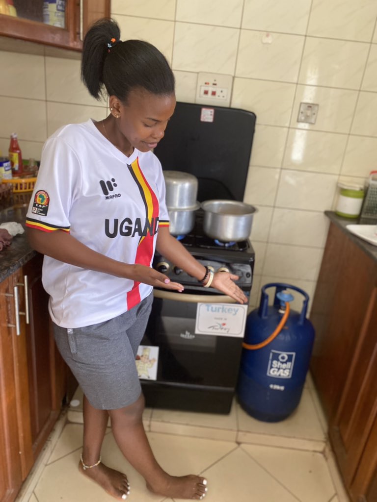 Atuhairecarol10's tweet photo. cement to her that her favourite traditional dishes are all covered by just proper use of our Gas.
Juliet is out of excuses. She now owns a Shell Gas cylinder. If you want to follow the prompts and be your own chef...
#ShellGasSafety https://t.co/MWMCZkwmil