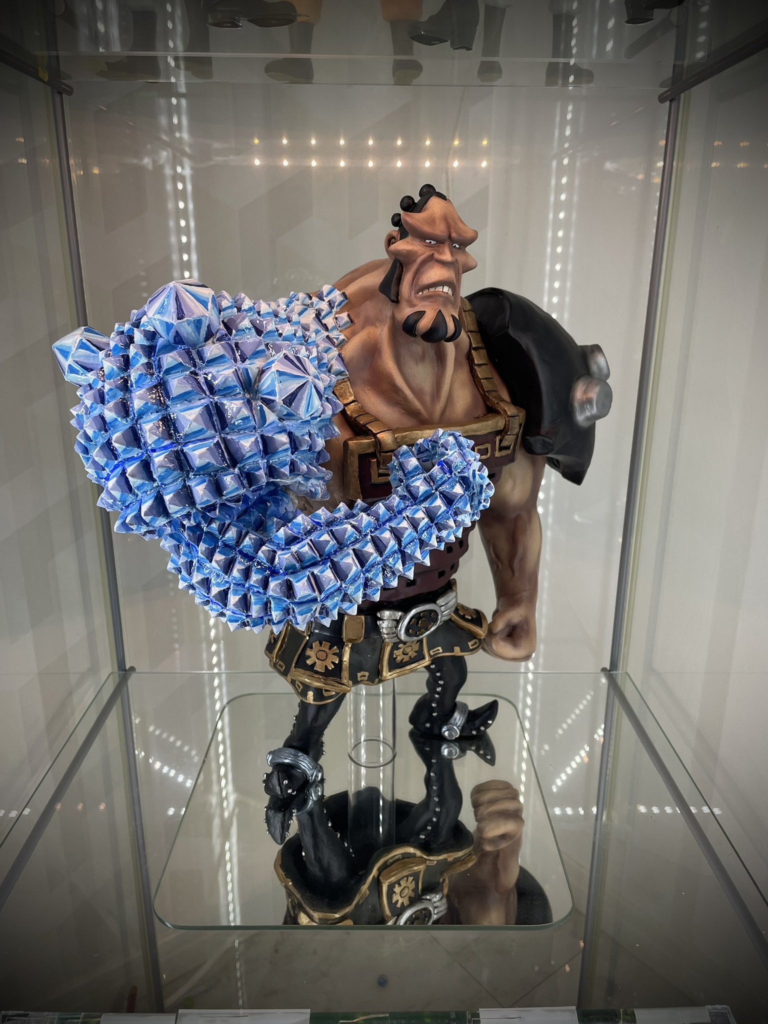 鈴木パンダ フルスクラッチのジョズできました 工作歴5ヶ月の集大成 ダイヤモンドの腕をどうするか悩みましたが これが今自分ができる精一杯 満足の出来 どうですかーー 夜あたり白ひげ達と並べて写真撮ってみます ワンピースフィギュア