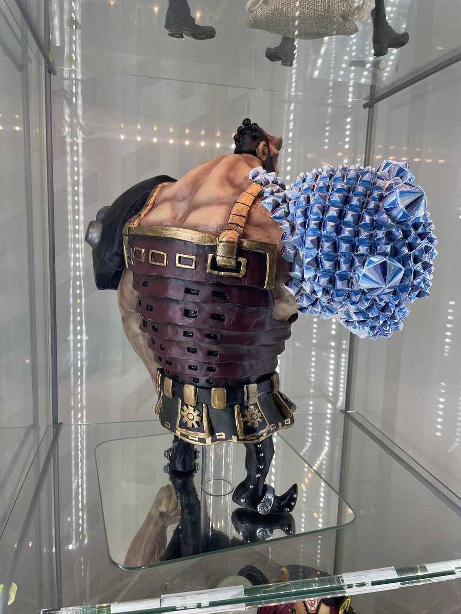 鈴木パンダ フルスクラッチのジョズできました 工作歴5ヶ月の集大成 ダイヤモンドの腕をどうするか悩みましたが これが今自分ができる精一杯 満足の出来 どうですかーー 夜あたり白ひげ達と並べて写真撮ってみます ワンピースフィギュア