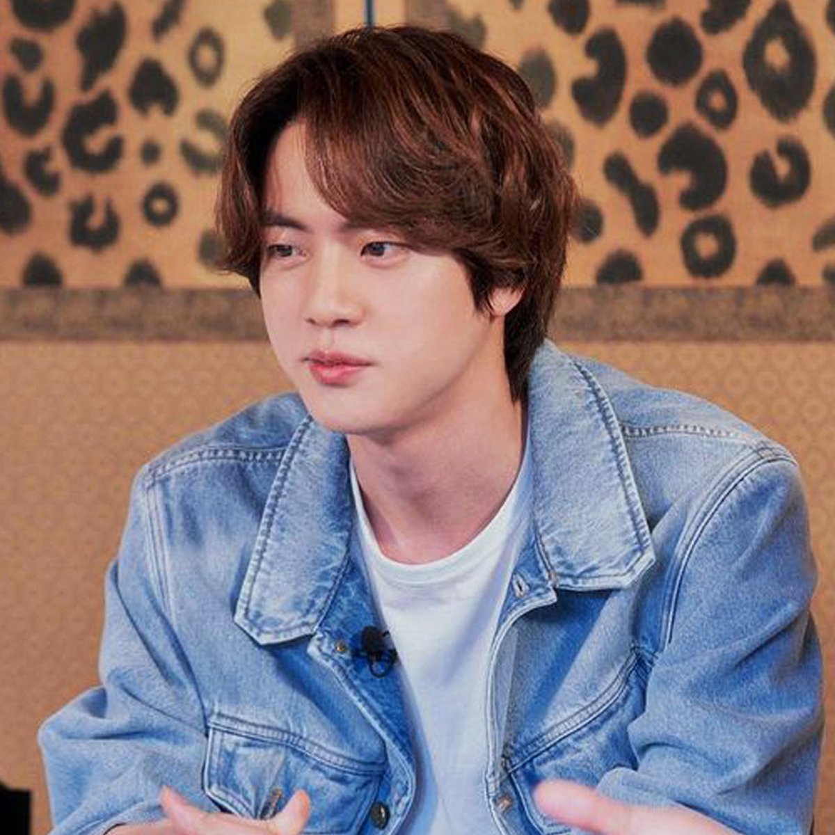 tvN_Asia's tweet photo. 🗻Jirisan alert!
The main theme song for Jirisan will be sung by no other than #BTS #Jin!💜
We're excited to hear the song!

#Jirisan ǀ Premieres 24 Oct on #tvNAsia🇸🇬🇲🇾🇮🇩

#24hrExpress #GiannaJun #JunJiHyun #JuJiHoon #SungDongIl #OhJungSe #지리산 #전지현 #주지훈 #성동일 #오정세 https://t.co/86tVhkXpAz