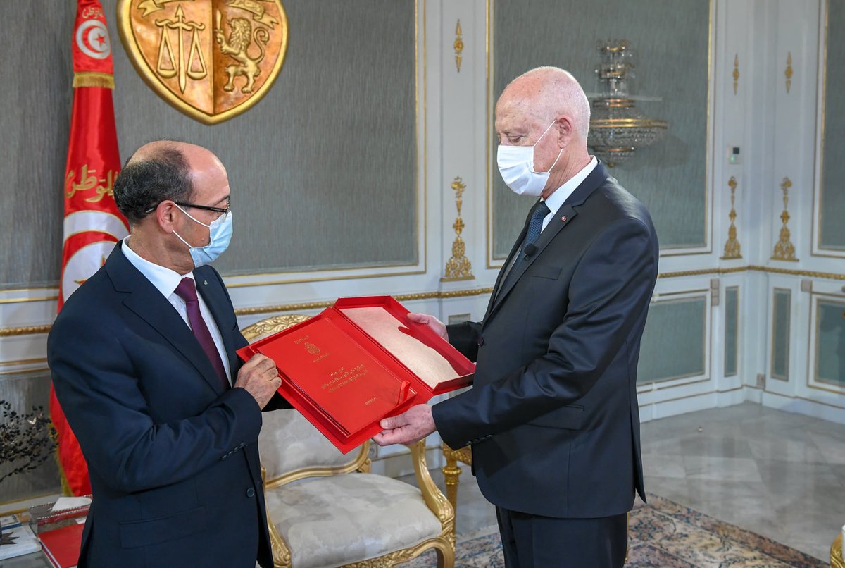 TnPresidency's tweet photo. رئيس الجمهورية #قيس_سعيد يستقبل رئيس محكمة المحاسبات السيّد نجيب القطاري الذي قدّم لرئيس الدولة تقريرا حول الرقابة على التصرف الإداري والمالي للهيئة العليا المستقلة للانتخابات. #TnPR https://t.co/FoI6vExCVl
