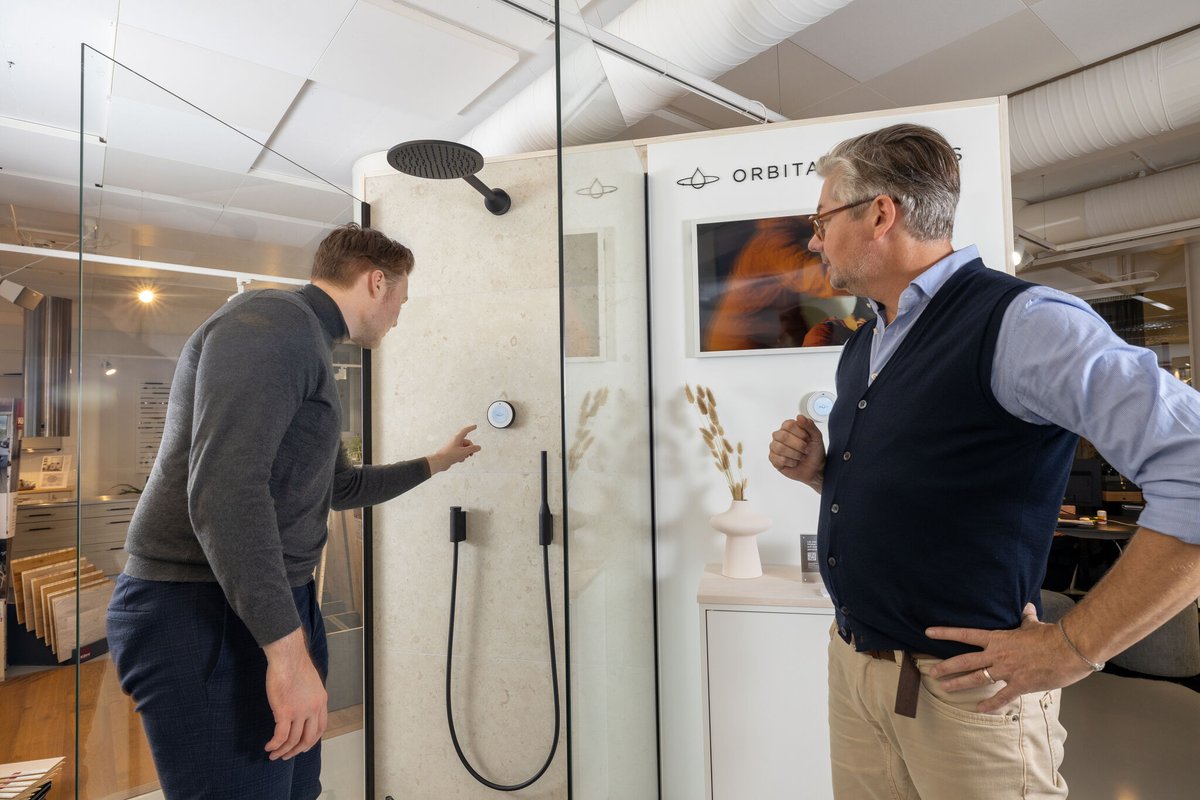 orbital_systems's tweet photo. Full fart på Makajo showroom i Malmö! Här kan du se Orbital Shower i verkligheten och få en personlig demonstration av världens första cirkulära dusch som sparar upp till 90% vatten. Välkommen att boka din demo hälsar Christian! Boka på vår hemsida här: https://t.co/5jL9Ive2Zr https://t.co/P2SXRKdh1I