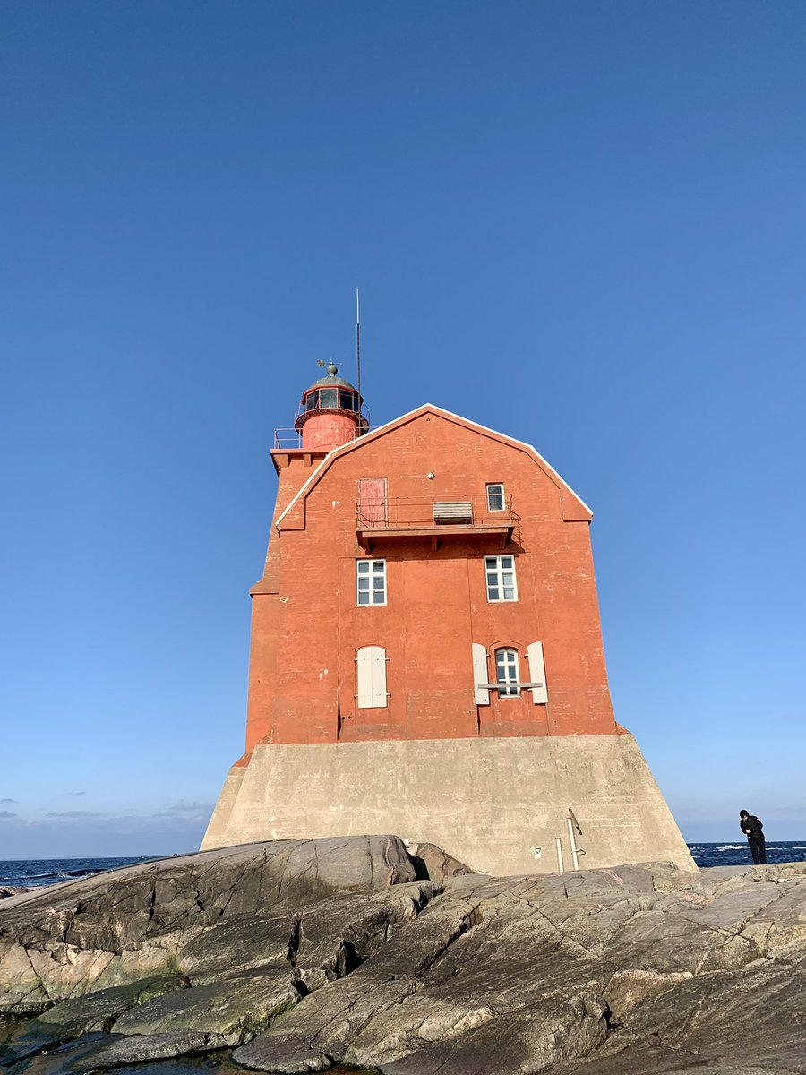 Kun lähtee majakalle @DRAConsulting kanssa tähyilemään tulevaisuuteen <a href="/elinafuturist/">Elina Hiltunen 🌲🇫🇮🇪🇺🏳️‍🌈👩‍🔬☮️⚛️🌍♻️🔮🐕📙</a> in johdolla ja pääsee testaamaan <a href="/exove/">?</a> n Aie-työkalua, alkaa strategia muotoutua. Ilo olla mukana pilotoimassa #futurist