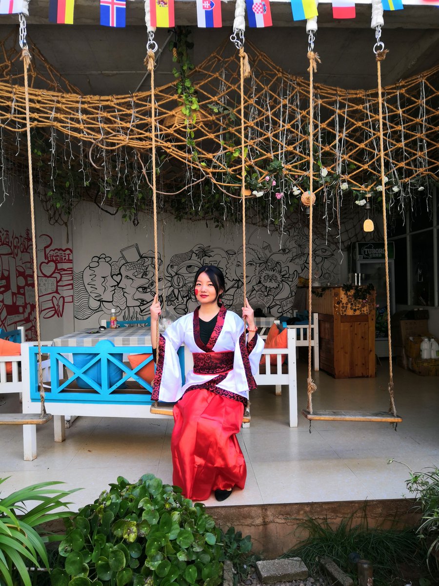 MonikaDiao's tweet photo. The funniest memory from #nationalholiday: Oct 2019, I was traveling in #Lijiang #Yunan a Canadian guy texted me "just watched the parade on TV, impressive, happy national day!" We hadn't talked for months. Couldn't be more awkward 😬
Ok break over, work and get triple paid
#汉服 https://t.co/EZOccQpWyU