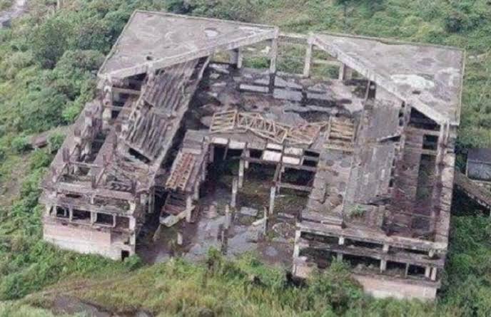 Tak terasa sdh 10 tahun Candi Hambalang berdiri… Menurut man teman sebaiknya candi Hambalang ne dijadikan apa yaaa….????