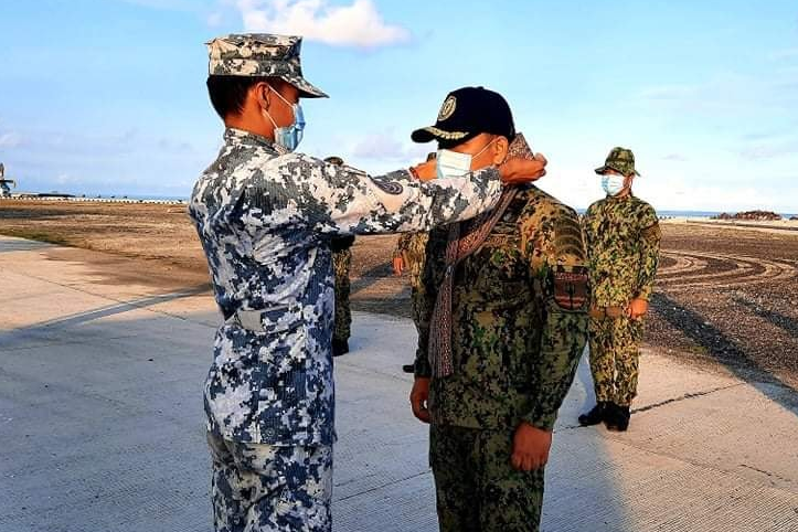 coastguardph's tweet photo. The PCG and PNP – MG expressed their commitment to enhance maritime security operations and collaborate in seaborne patrols to ensure safe and clean maritime domain in the KIG. 

#DOTrPH 🇵🇭
#CoastGuardPH
#MaritimeSectorWorks https://t.co/6rgLFfscw5