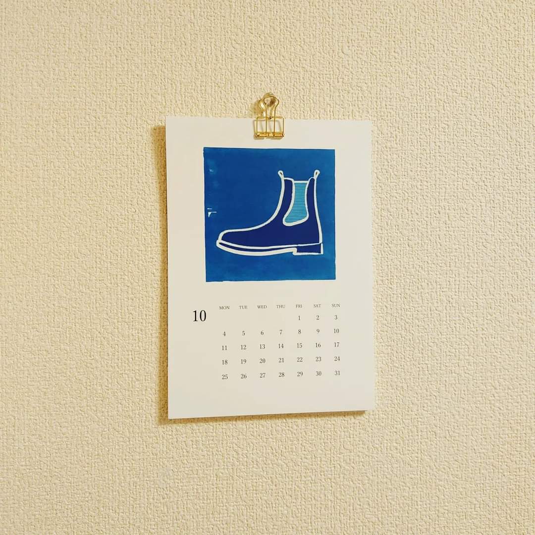 ikatomari's tweet photo. 【Calendar 2021】
10月。
秋のワンピースにはこんなブーツを。
#illustration #designohasudays #art #drawing #cyanotype #cyanoprint #printmaker #photo #calendar #katomari #イラストレーション #サイアノタイプ #青写真 #版画 #カレンダー #かとまり https://t.co/OdPmecnGDB