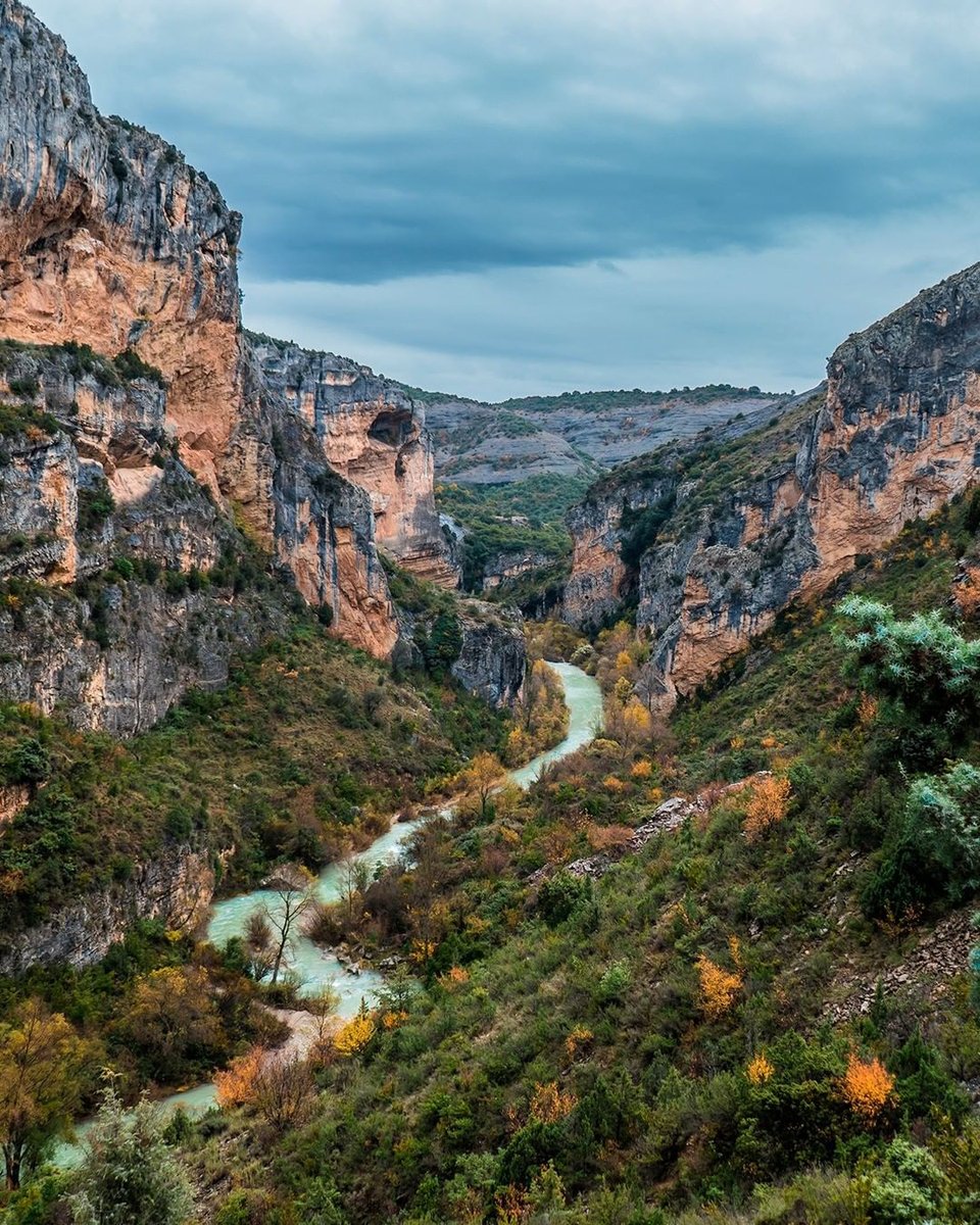 Este otoño, encuentra tu lugar en la Sierra de Guara. #viveGuara 📸 <a href="/SitiosdeEspana/">Sitios de España</a>