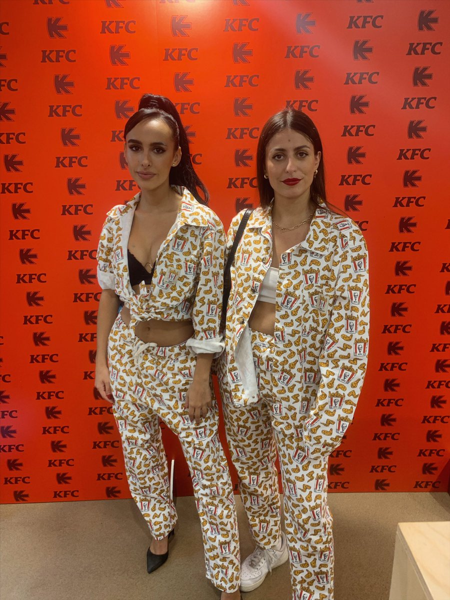 Nuevo uniforme? <a href="/KFC_ES/">KFC</a>