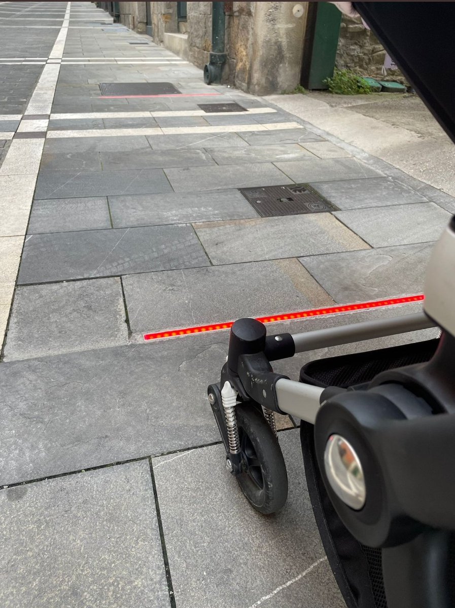 Stopledspain's tweet photo. 🚨🚗BUEN FIN DE SEMANA🚨🚗
Si eres peatón, tienes prioridad pero...
¿no prefieres saber cuando va a salir un coche si vas con un carrito?
Encuéntranos en https://t.co/F8ZeW4df6B
¡¡Aumenta tu seguridad!!
#stopled #seguridadvial #safetyroad #pamplona #seguridadinfantil #bebe https://t.co/NoUljpjEf0