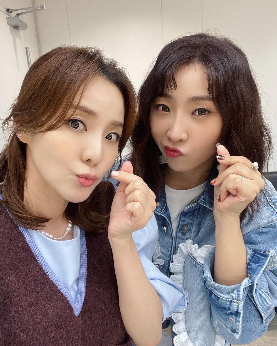 krungy21's tweet photo. 울 막내 밍끼랑~~!!! 👧🏻👶🏻 내가 밍끼 12살때 부터 봤고 우리 서로 함께한 시간이 너무 길어서 서로에 대해서 다 안다고 생각했었는데.. 그래도 각자 말 못한 아픔들과 사연들이 있었다니… 은영 매직.. 진짜 ㅠㅠ 찐이에요 사랑합니다!!! 정말 감사합니다~!!! 😭😭😭💕💕💕 #오은영의금쪽상담소 https://t.co/ABkyjjHjk7