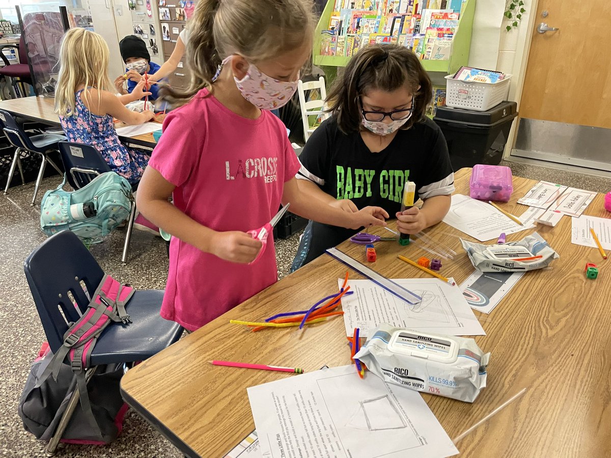 Teachnmomma's tweet photo. First grade has been reading different versions of The 3 Little Pigs. Today Ss @PinchbeckESRays rebuilt the first house to make it stronger. #STEAM #STEAMprocess @HenricoElem @HCPS_Innovates https://t.co/lbU0amAChf
