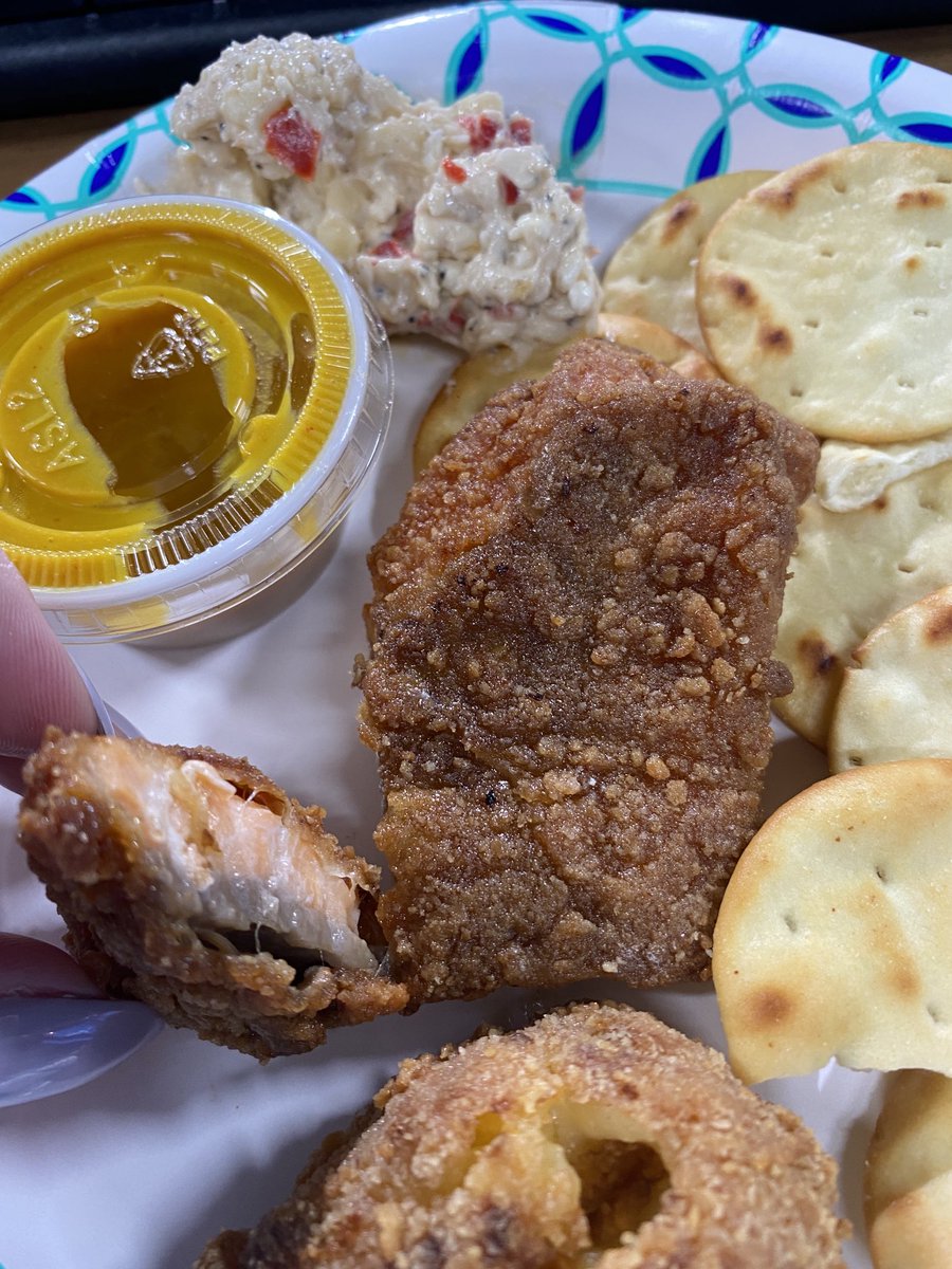 It’s hard to take a good food pic but I’m trying. At the top we have blue pimento cheese spread (YUM) from ⁦<a href="/QCCheeseRoyale/">Queen Charlotte's Pimento Cheese Royale™</a>⁩ then salmon and Mac &amp; cheese bites from ⁦<a href="/merts_soul/">Merts Heart And Soul</a>⁩. The honey mustard sauce gives it a nice kick. 😋 #TasteofCharlotte