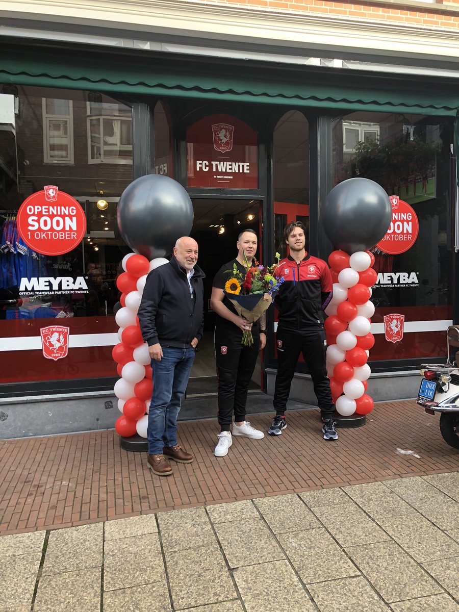 Duco Hoek (@ducohoek) on Twitter photo Fc Twente van harte gefeliciteerd met de mooie winkel in de Haverstraatpassage, binnenstad Enschede. Goede aanwinst en veel succes, namens gemeente Enschede <a href="/Gem_Enschede/">Gemeente Enschede</a> <a href="/Ondernemen053/">Ondernemersloket 053</a> Fc Twente van harte gefeliciteerd met de mooie winkel in de Haverstraatpassage, binnenstad Enschede. Goede aanwinst en veel succes, namens gemeente Enschede <a href="/Gem_Enschede/">Gemeente Enschede</a> <a href="/Ondernemen053/">Ondernemersloket 053</a>