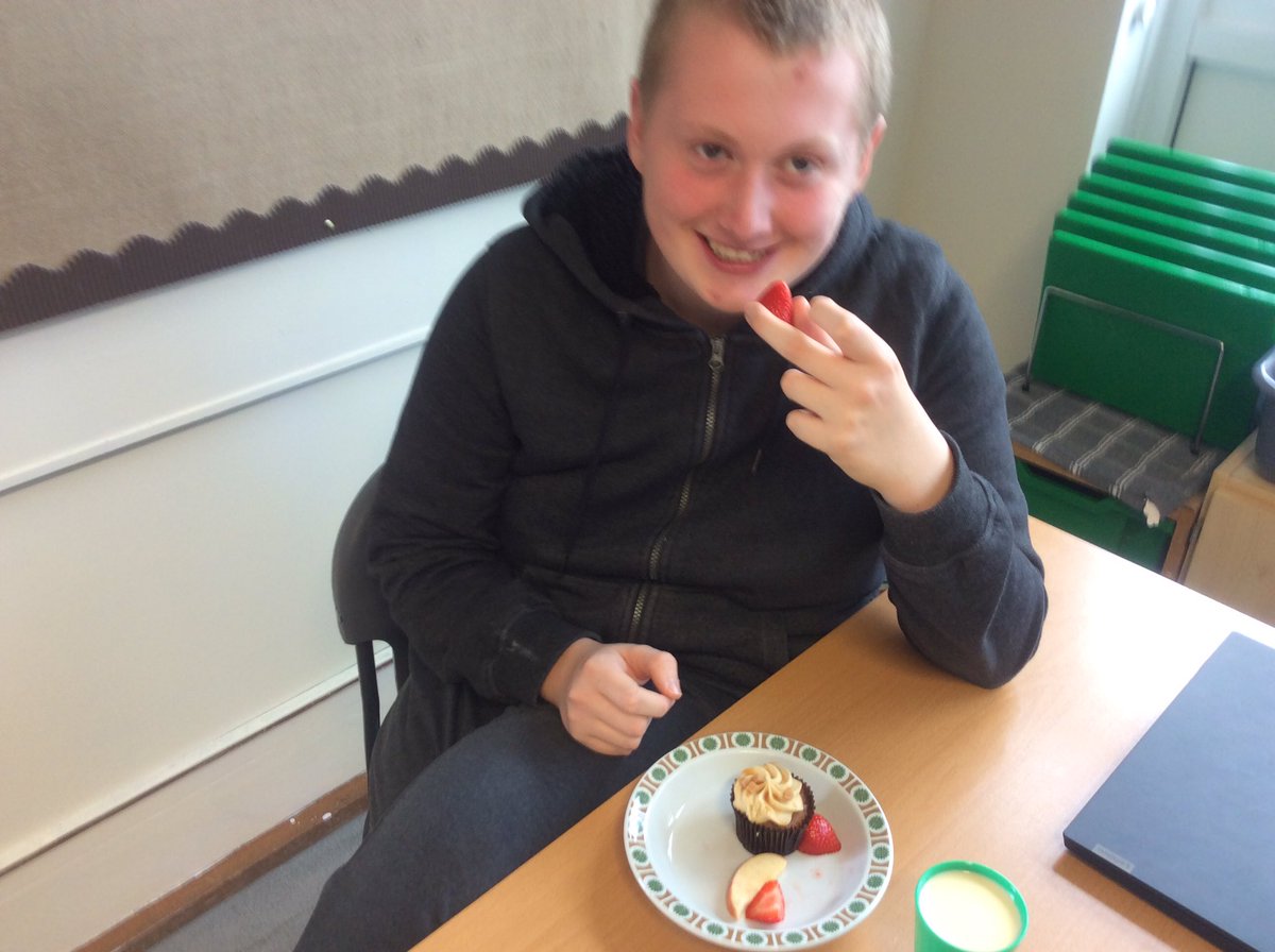 TirMorfa's tweet photo. Enjoying our McMillan coffee morning. #ytmllandegla #ytmhellwb @macmillancoffee #MacmillanCoffeeMorning https://t.co/rijSpTO1XN