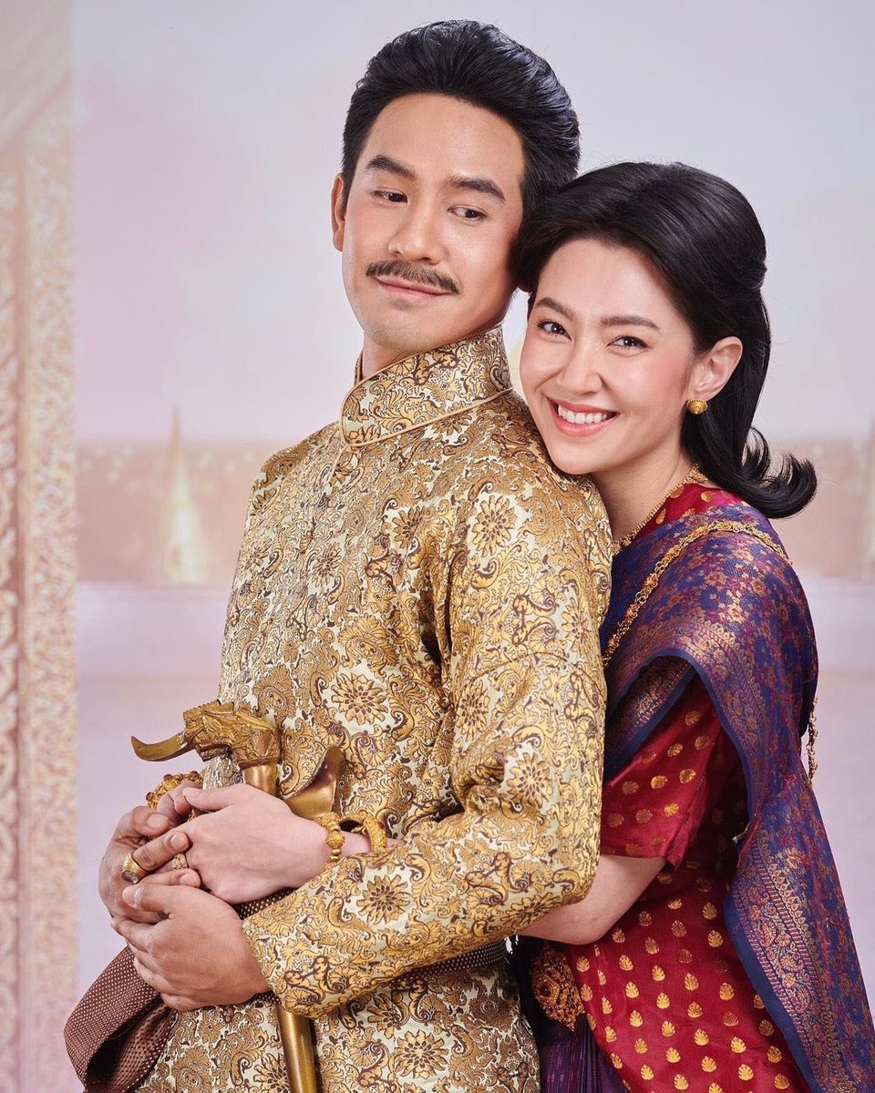 siambanterng1's tweet photo. #เทรนด์หนวดของพี่โป๊ป ต้องมาแล้วหล่ะ ความหล่อของคุณพี่จะระรานใจสาวๆไปทั่วอย่างนี้ไม่ได้นะเจ้าค่ะ สายฝ.โอปป้า ถึงกับต้องแหวกทางให้ ถึงเวลา #พรหมลิขิต ออนแอร์แล้วหันซ้ายหันขวาเจอแต่หนุ่มๆมีหนวดก็ไม่ต้องสืบเลย #พระยาวิสูตรสาคร ผู้นำเทรนด์❤️🔥
#popezaap 
#โป๊ปธนวรรธน์
#สยามบันเทิง https://t.co/ev4MKufVkQ