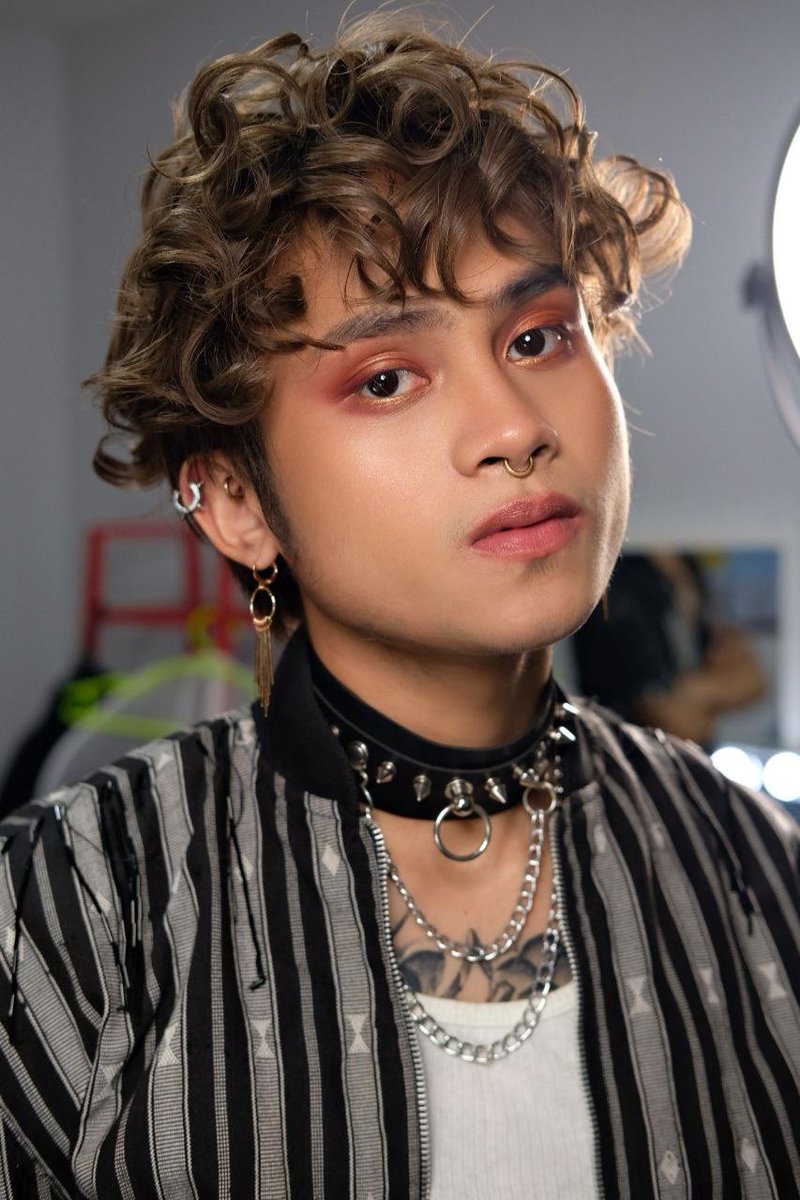 Official_ALAMAT's tweet photo. VALFER | PhilKor Fest 2021 portrait
Hair: Carlo Roblico  
Makeup: Janica Cleto 
Outfit: Victor Baguilat Jr. of Kandama https://t.co/VwrH0UFHkH