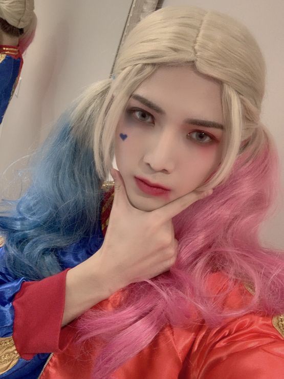 EB0YSANG's tweet photo. halloween month has arrived https://t.co/docyVaQSL5