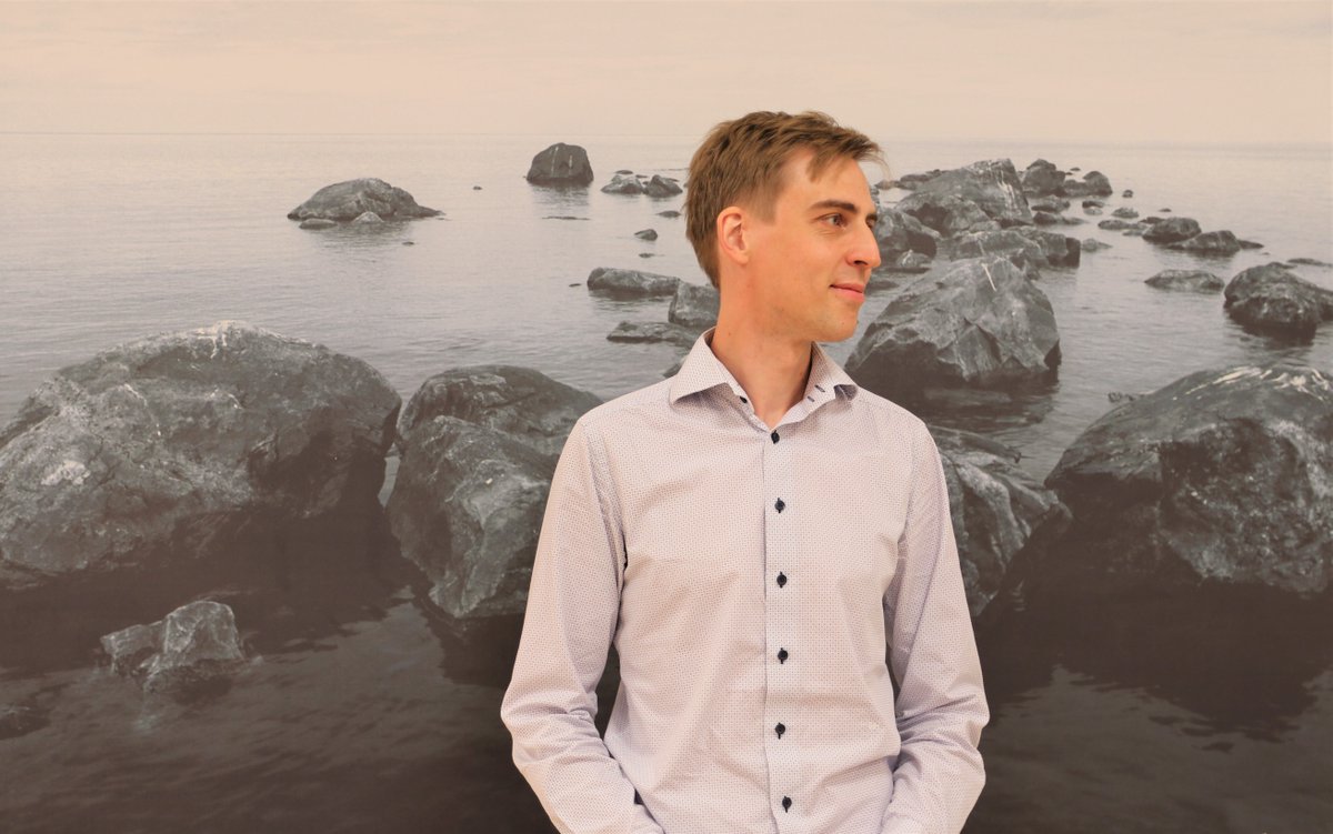 NLY Helsinki on tänään palkinnut julkisten palveluiden ylilääkärimme Emil Heinäahon vuoden erikoislääkärikouluttajana hänen työstään Päivystyksen peruskoulu -koulutusjakson parissa. Lämpimät onnittelut Emilille koko Terveystalon puolesta 💙 Lue lisää: bit.ly/3D88ZGx