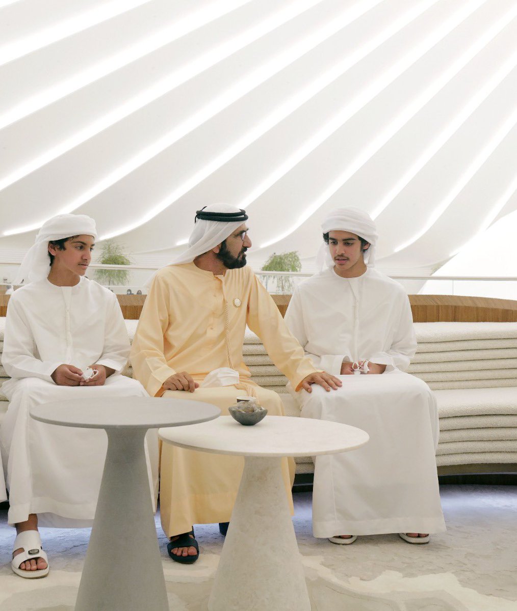 HHShkMohd's tweet photo. أثناء أول جولة لي في الحدث الكبير صباح اليوم … جناح الإمارات في إكسبو .. تحفة معمارية .. ومحتوى ثقافي متميز https://t.co/Y9iMtiQNo3
