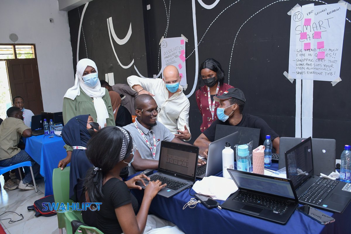 swahilipothub's tweet photo. Putting in the final touches before the final pitch! #EUafricathejourney
#DesignHackathonMsa https://t.co/gV6h11TK8W