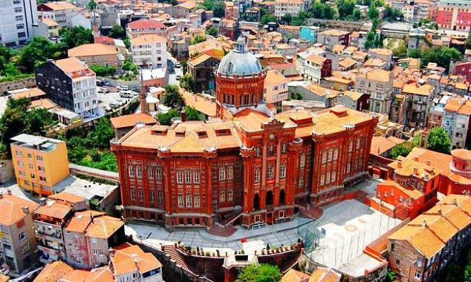 AdamarHotel's tweet photo. The Hagia Yorgi Fener Greek Orthodox Patriarchate Church, which was built in 1836 and is located behind the historical sea walls of the Golden Horn.

#istanbul #estambul #visitistanbul #istanbulplaces #estambul #travel #explore #travelblog #estambultourismo #goldenhorn #halic https://t.co/beofR0JxLP