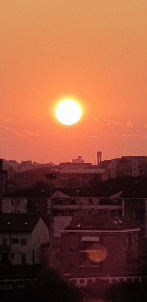 GianfrancoCat's tweet photo. La fede non è alienazione, non è disertare il reale, non è scappare dalle circostanze, non è rimandare, non è credere in un al di là che non ha niente a che fare con l’al di qua. Credere significa valorizzare tutto quello che c’è ora.
@EpicocoLM 
#vangelodioggi https://t.co/PurQ37a6Kg
