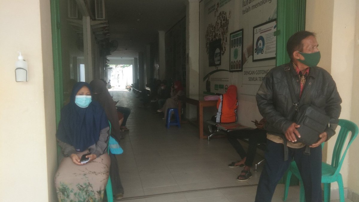 arf_aja's tweet photo. @BPJSKesehatanRI Tunggu diluar dibawah AC outdor yg panas https://t.co/LAAPC2y7vG