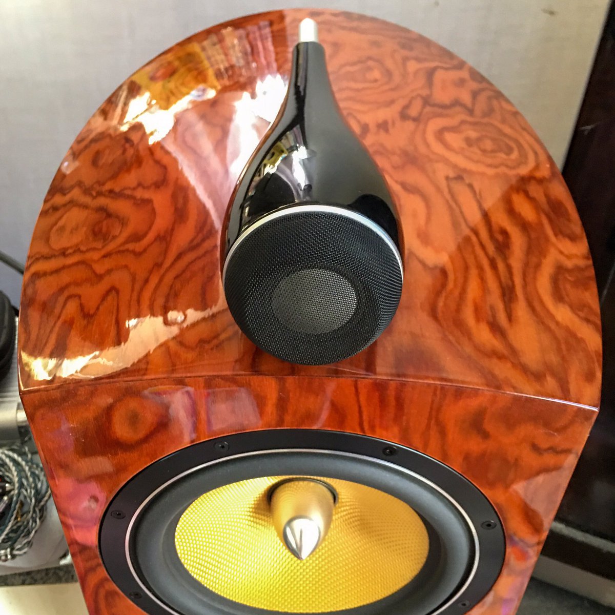 busso156's tweet photo. Bowers &amp; Wilkinsの第4世代800シリーズ(800D4)がショップで試聴できるようになってきましたね。聴いてみたいです😊気に入ったとしても買えませんけど😔私の805 DiamondはD2でいいのかな？
#BowersWilkins
#800D4
#805D2 https://t.co/I2URhMo7xT