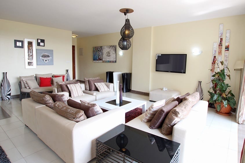imperialhousing's tweet photo. ONE WEST 3 BEDROOM APARTMENT FOR SALE
PRICE; 25M - (Already has a tenant)
For more information reach us on 0703 758 016/ 0714 361 475/6.
#realestateinvestment #realestateagent #onewest #apartmentforsale #BlackFriday #imperial #spaciousapartment #propertymanagers https://t.co/DG6Gil3dB7